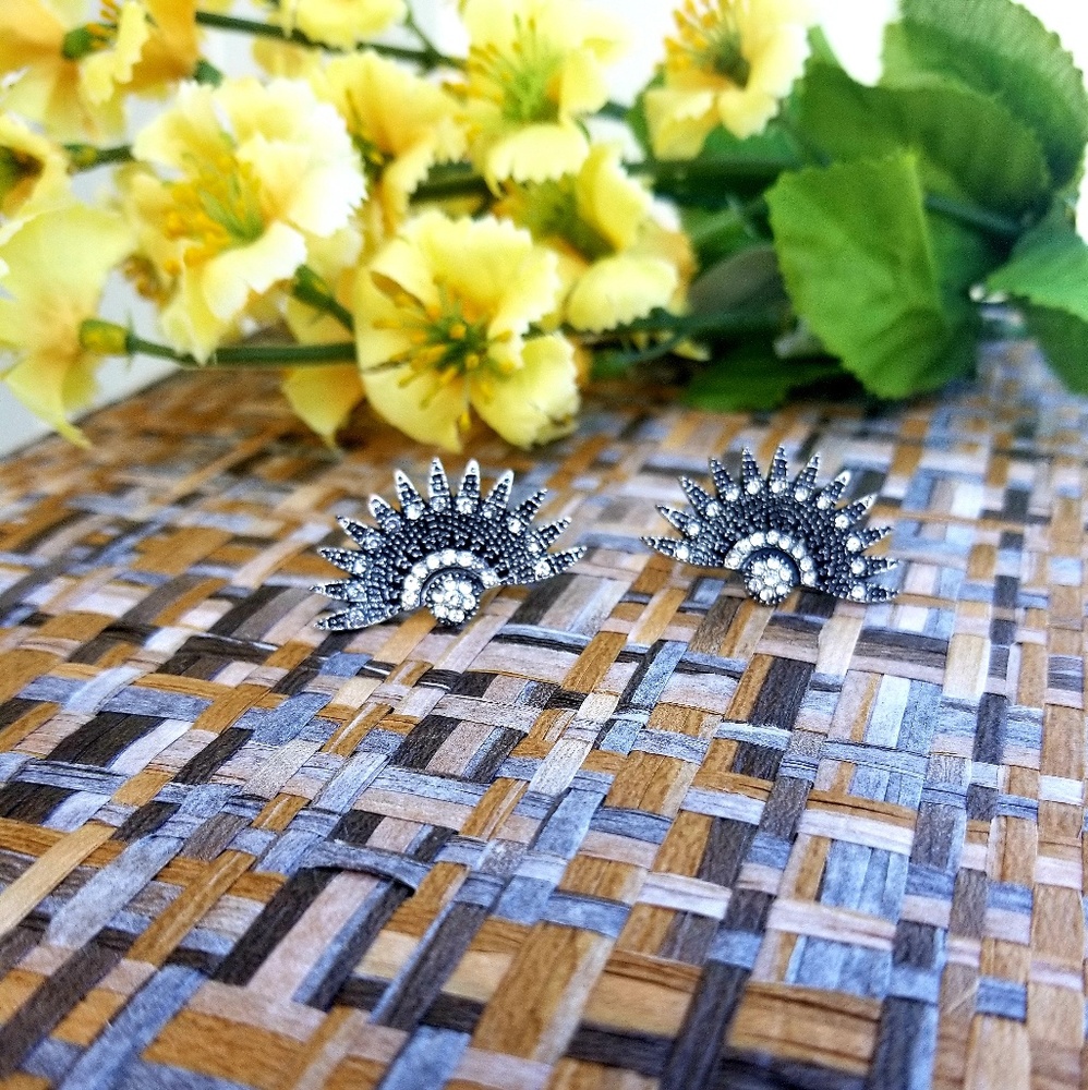 Vintage Fan Stud Earrings